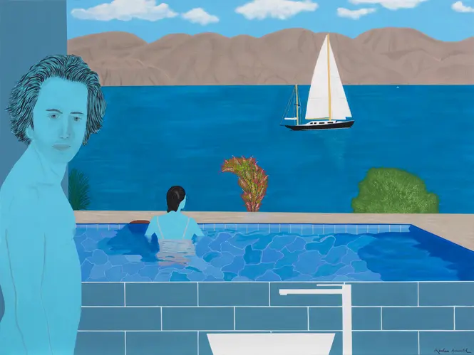 Peinture contemporaine d'Abraham Aronovitch montrant une figure masculine bleue au premier plan, détournant son regard du miroir de salle de bains sur lequelle on observe une femme immergée dans une piscine face à la mer, tandis qu’un voilier glisse à l’horizon. L’œuvre L’Admoniteur met en tension le regard, la distance émotionnelle et la position de l’observateur, entre désir de contrôle et retrait intérieur.