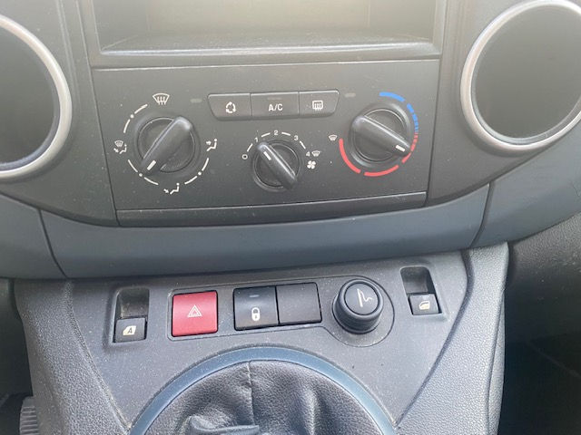 Miniatura: PEUGEOT PARTNER TEPEE 1.6 HDI 90 CV COMFORT