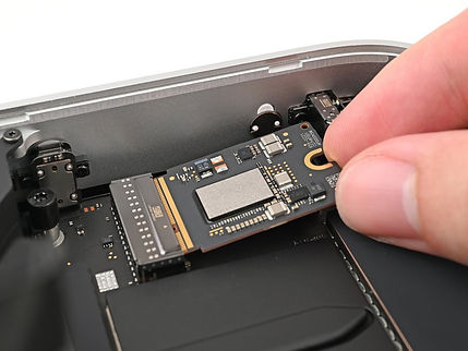 installation d’une carte SSD dans un Apple Mini Mac.png