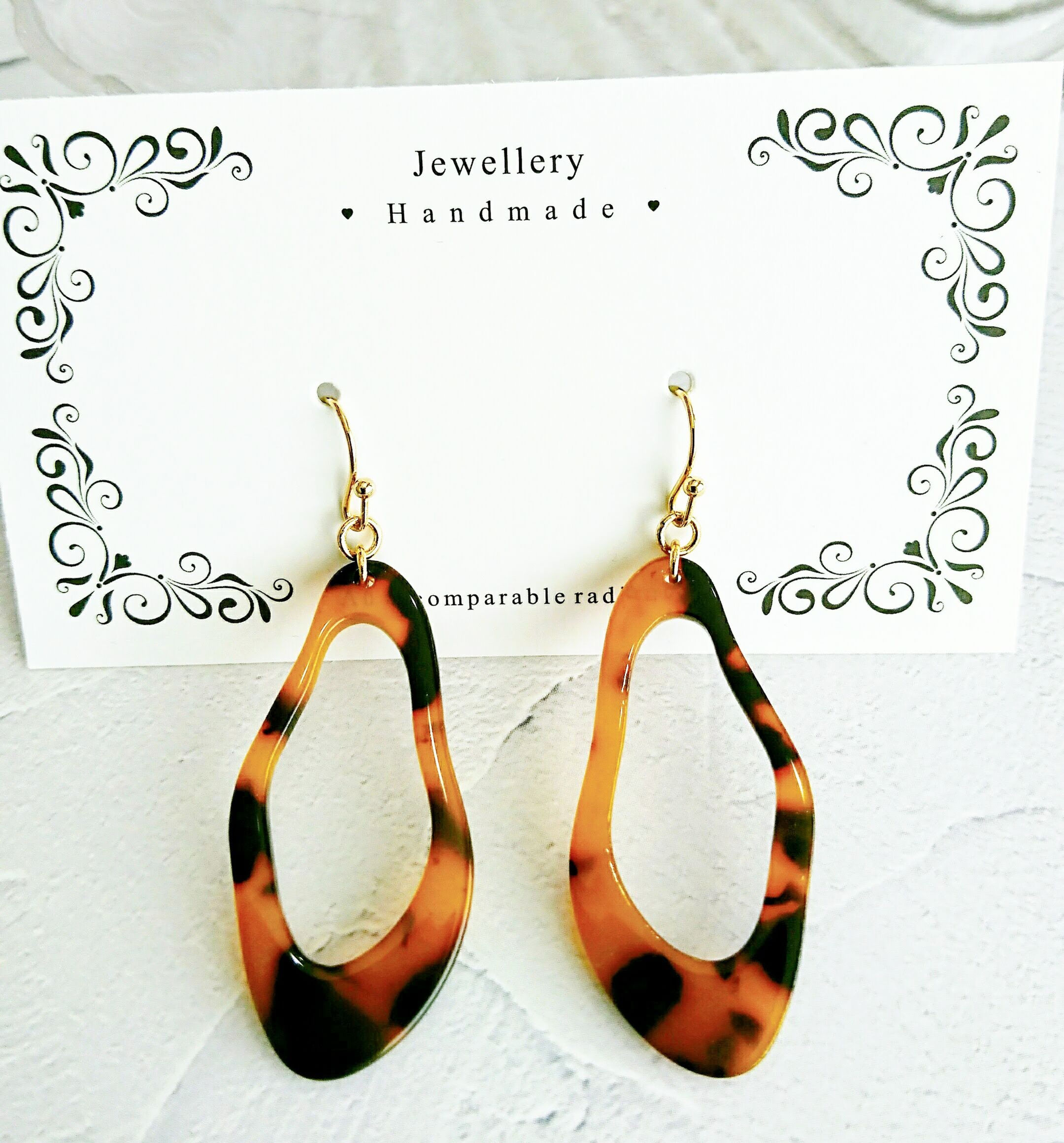 べっ甲風のフックピアス