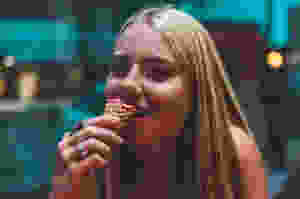 Girl eating sandwich: Intuitive Eating