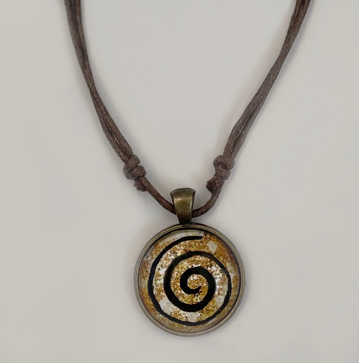 Spiral pendant