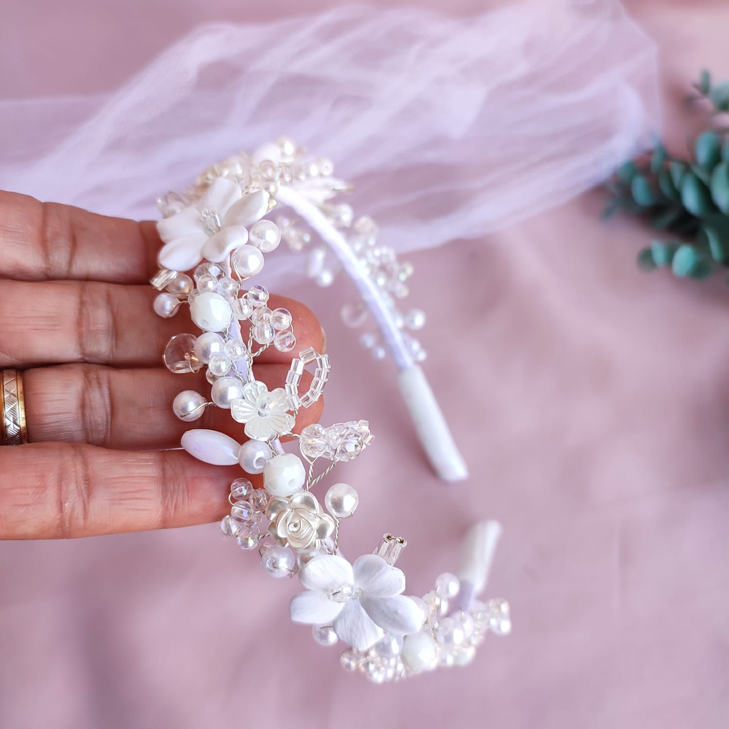 Tiara Aramada com flor