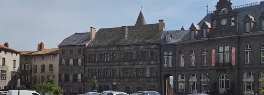 St Flour Places darmes screengrab.png