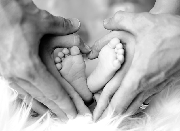 Baby%20feet_edited.jpg