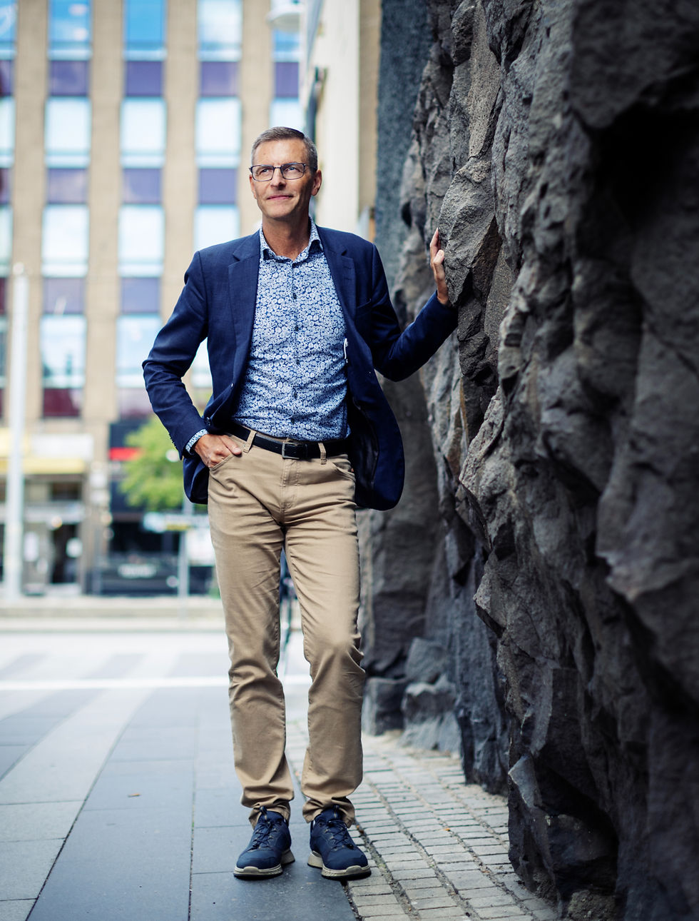 Efter 30 år inom samhällsbyggnadssektorn har Johan Dozzi tagit steget till myndighetsvärlden, där hans erfarenhet används för att bygga upp Sveriges civila beredskap.