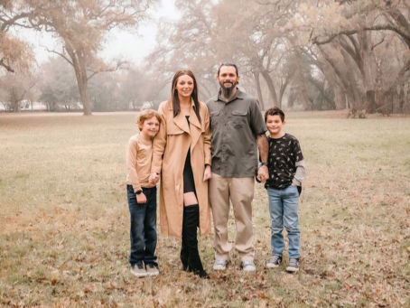 The Value of Hiring a Locally Owned Garage Door Company.