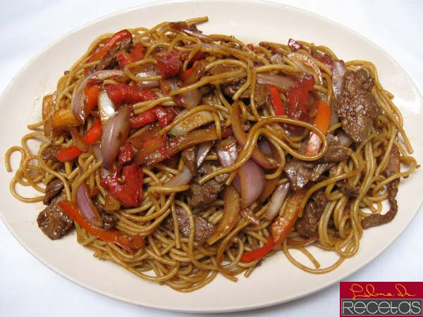 Tallarín Saltado