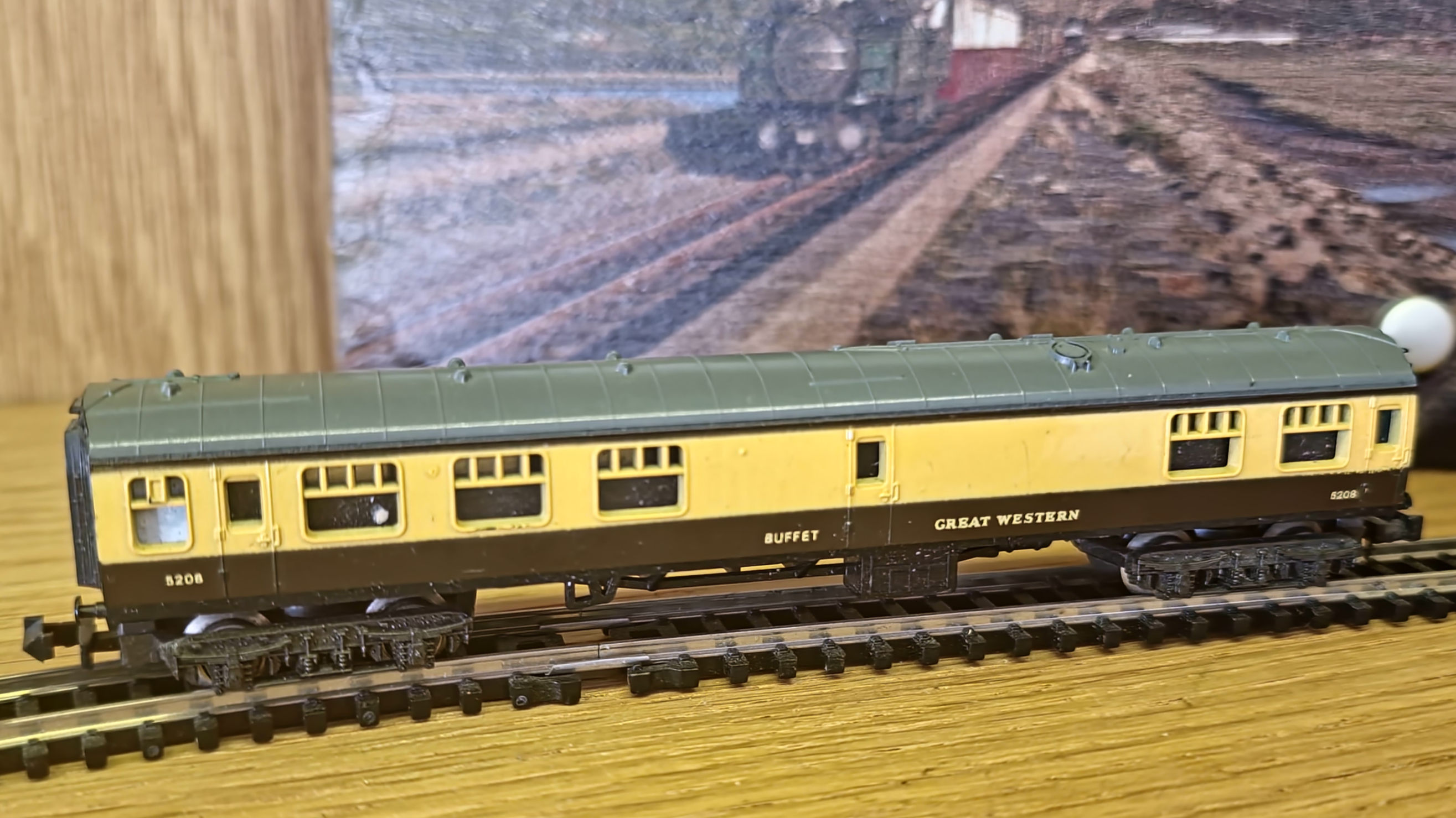 Passenger/Buffet Coach - N-Gauge