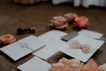 Florales Flatlay am Boden gelegt