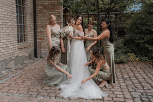 Bridesmaids mit Dresscode an Hochzeit