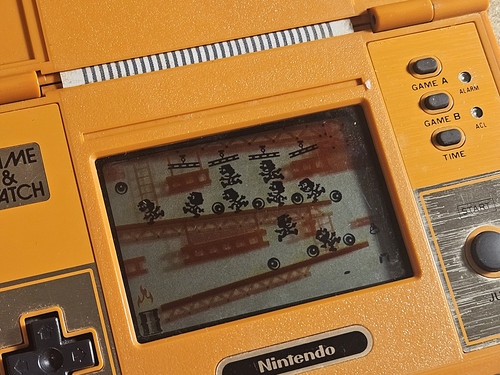 Donkey Kong Nintendo DK-52 Game & Watch | MyRetroShop.com
