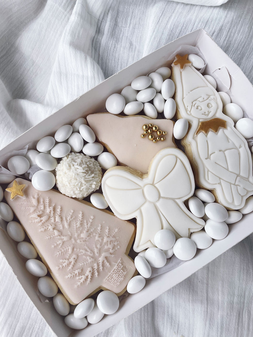 Thumbnail: Neutral Christmas Cookie Box