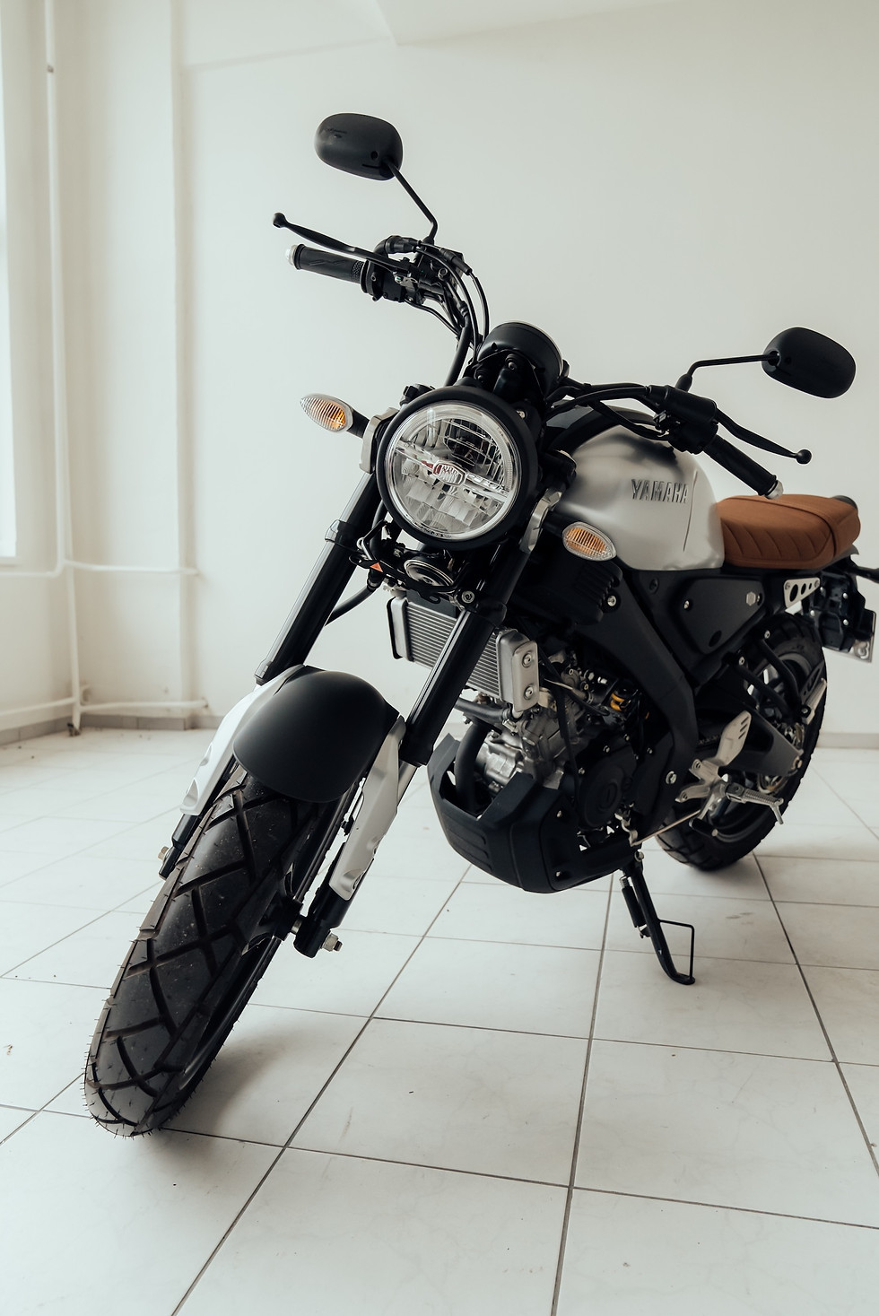 Miniatura: Motorka Yamaha XSR 155 - NOVÁ (Stříbrná)
