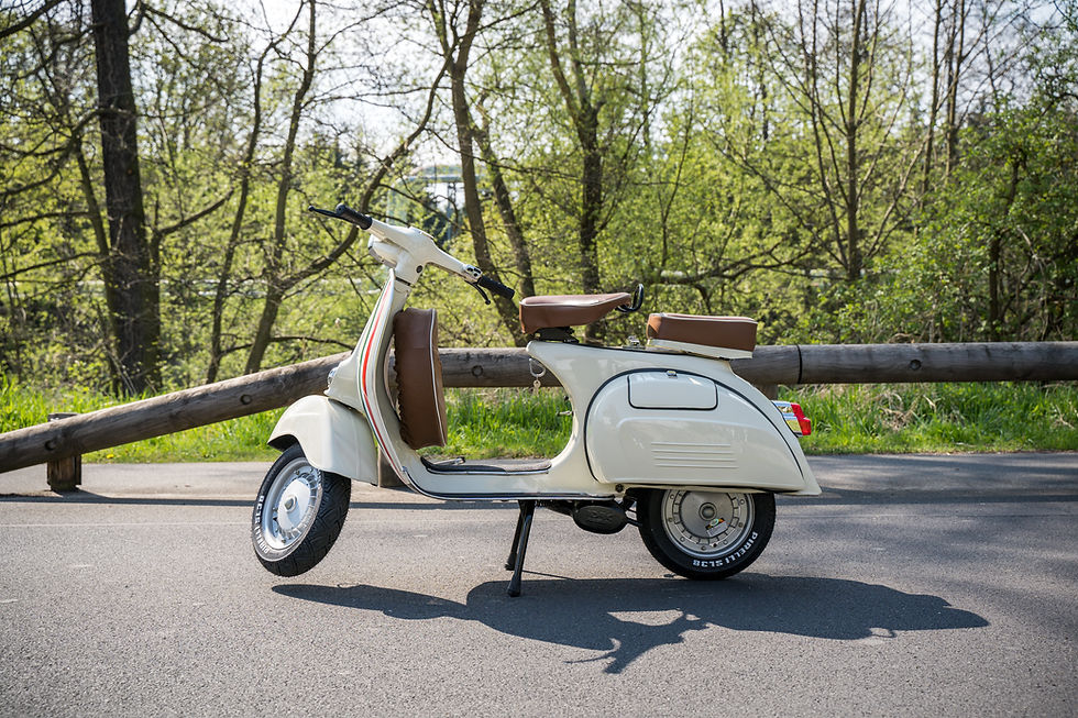 Miniatura: Motorka Piaggio Vespa 150CC (1964)