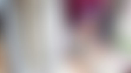 Estilista de moda deficiente física quer ajudar noivas carentes