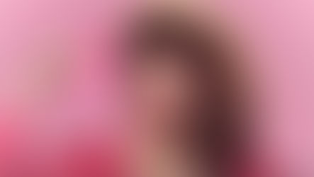 Marca de maquiagem lança tutorial com transexual para Outubro Rosa