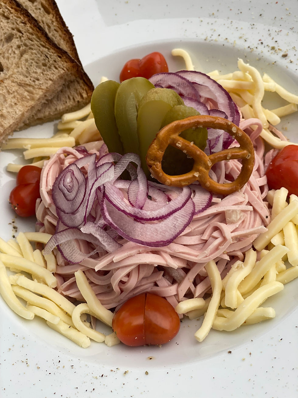 Schweizer Wurstsalat Cafe Hermine Arrrach