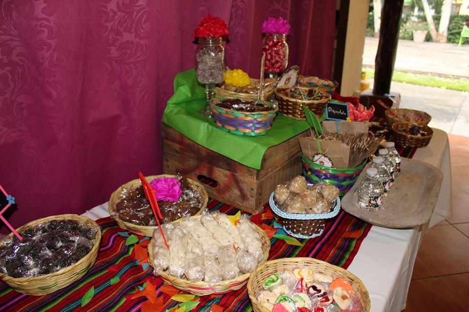 Mesas de dulces tipicos