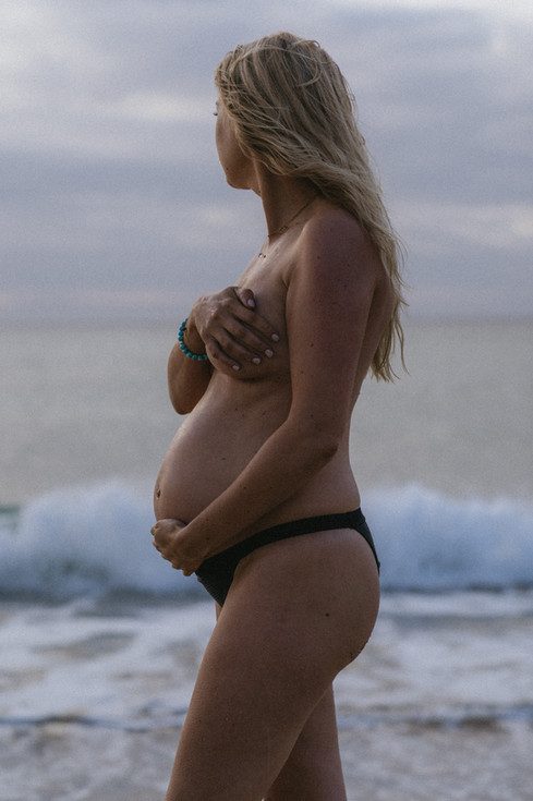 Maternity photographer Cornwall Wild Tide Love