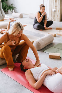 Cat Meffan yoga retreat The Soul Sanctuary at Cabilla Cornwall retreat photography by Philly Stokes