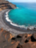 Nestled in the rugged Anaga Mountains, Playa de Benijo reveals itself as a place of raw, unfiltered beauty. Here, black volcanic sand, striking rock formations, and the untamed power of the Atlantic Ocean merge into an atmospheric masterpiece.