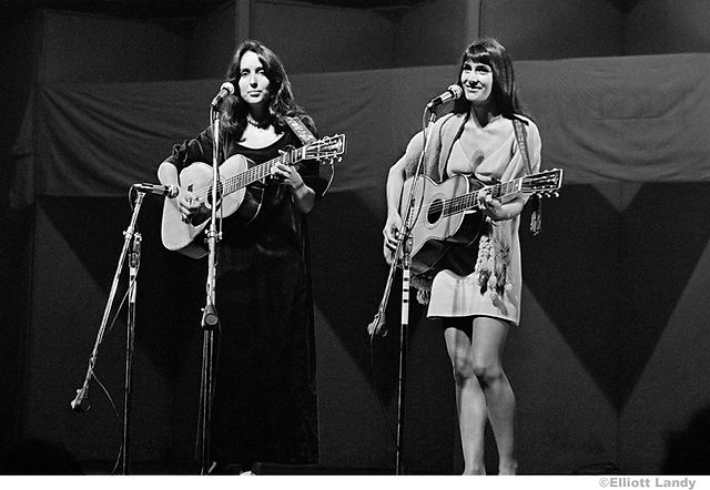 Joan Baez and Mimi Farina