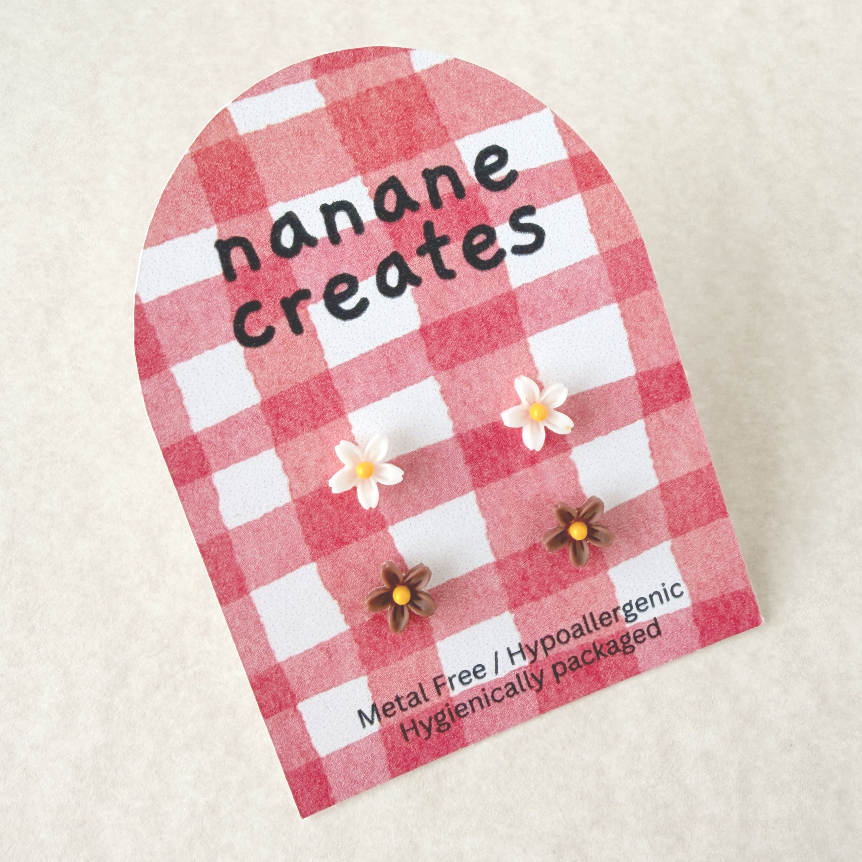 Hypoallergenic Mini Daisy Earrings_2 Pairs