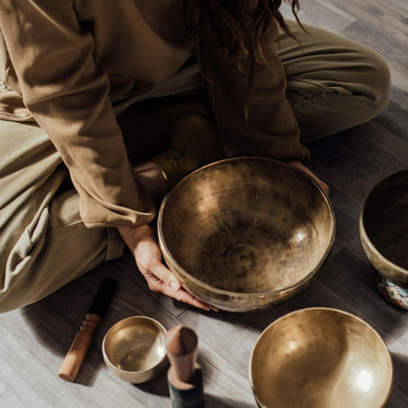 Imagine lying back under the desert sky, eyes closed, as waves of soothing sound from Himalayan bowls and gongs ripple over your body. Your mind floats somewhere between wakefulness and sleep, and for a moment—just a moment—your worries melt into the vibrations around you.