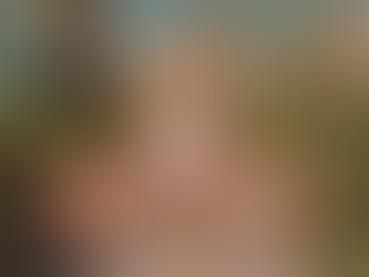 Palm Springs was already heating up — but then Miss Britney Jean Spears said “nope” to her sushi date, flashed some cheek (literally ), and yeeted herself out the bathroom like it was Toxic 2004 VMAs energy. And honestly? Mood.