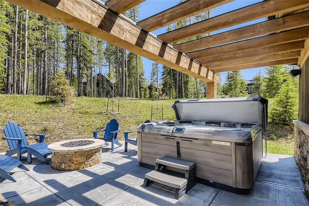 Hot-Tub-Web.gif
