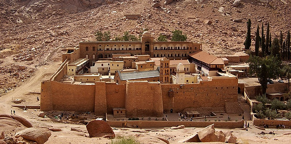 Katharinenkloster_Sinai_BW_2.jpg