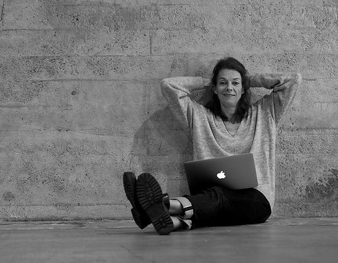 CB bw-sit wall_O5B0630.jpeg