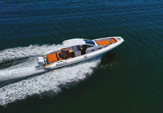 Pirelli Sppedboats 42_edited.jpg