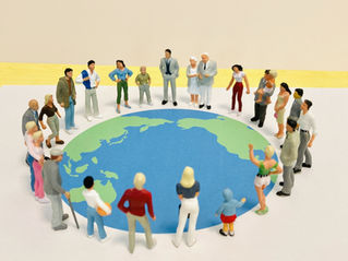 地球を見つめている人達