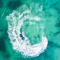 Moto_d_acqua_dall_alto_drone_attività_Sun_Siyam_Olhuveli_Resort_&_Spa_Maldive_BBT_Travel_T