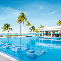 Piscina_esterna_Hotel_Riu_Atoll_Maldive_Luxury_BBT_Travel_Tour_Operator.jpeg