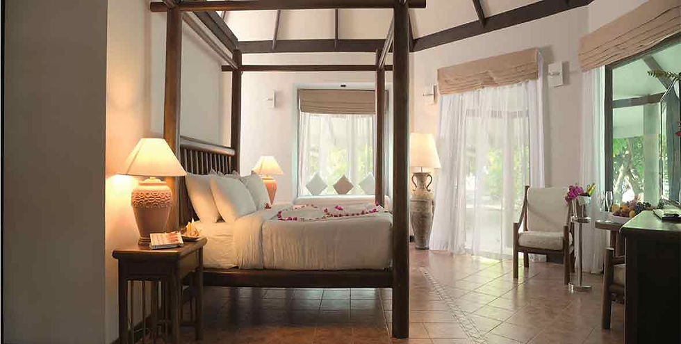 Lagoon_Villa_with_Plunge_Pool_letto_king-size_Kihaa_Maldives_Island_Resort_&_Spa_BBT_Travel_Tour_Ope