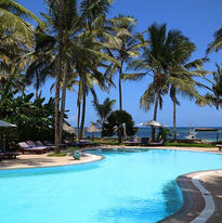 Piscina_vista_mare_palme_Turtle_Bay_Beach_Club_Watamu_Kenya_Safari_mare_BBT_Travel_Tour_Op