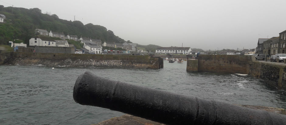 Day 32 - Porthleven to Poldhu (via the Rhur)