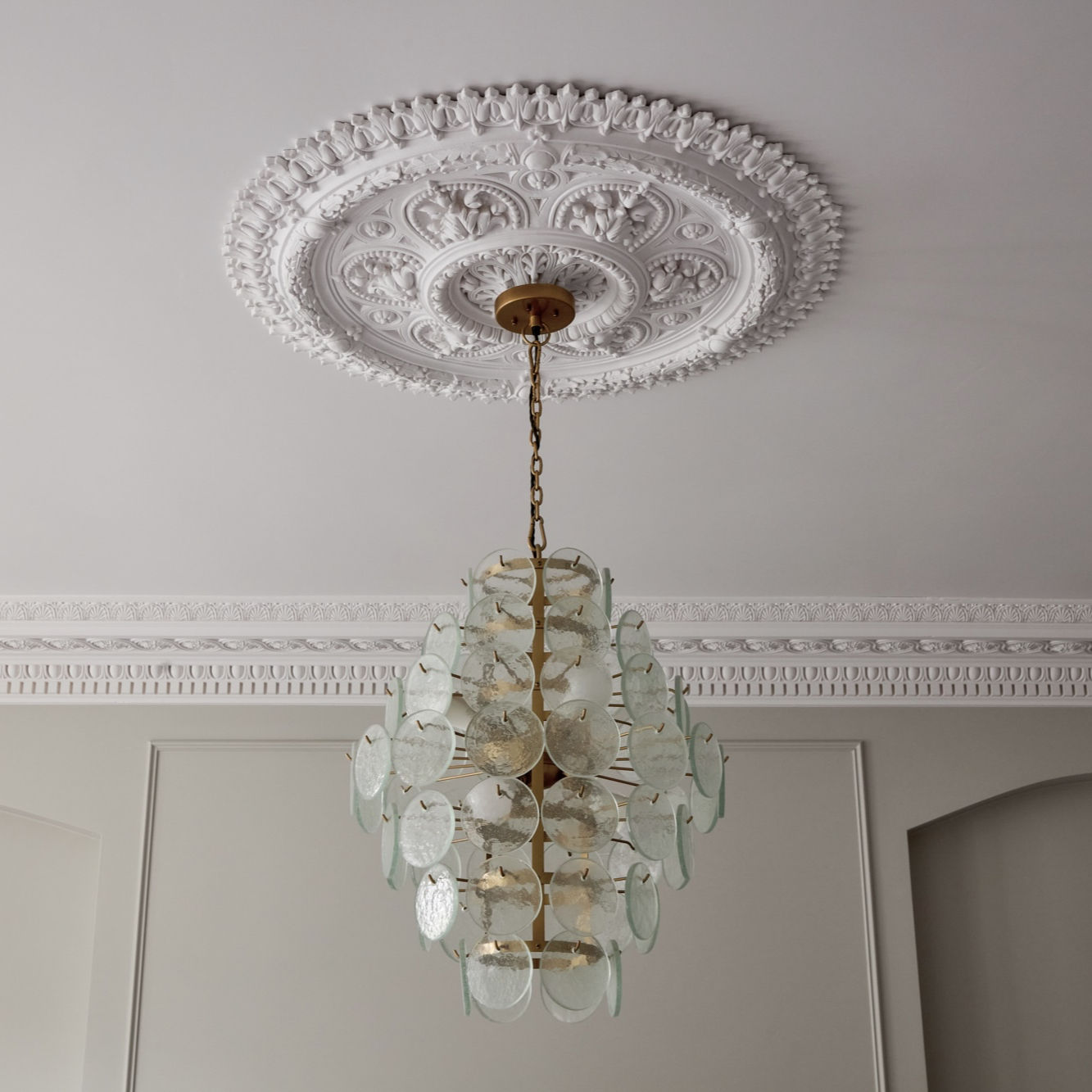 CL-CR50 Large Victorian/Edwardian Ceiling Rose. Diameter: 1000mm.