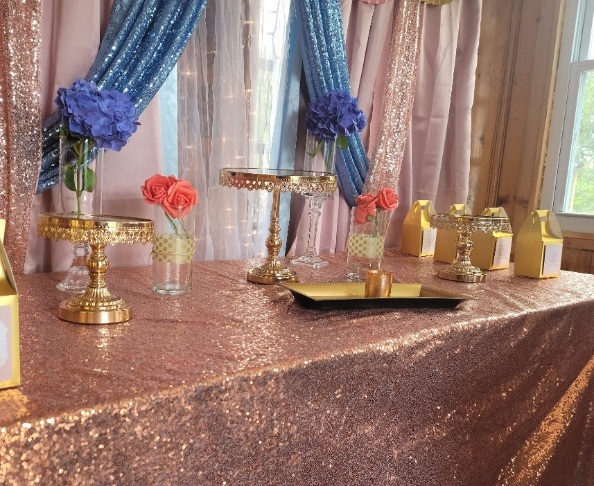 Thumbnail: Gold glass cake stand