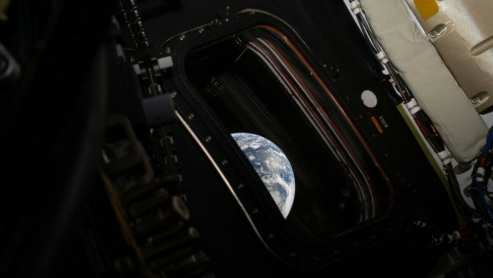 Artemis astronauts capture Earth as they leave it behind and blast towards Moon