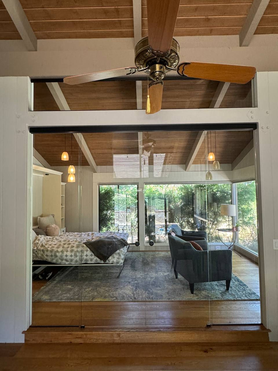 12882 CGS double sliding fixed panels round flat handle CLOSED