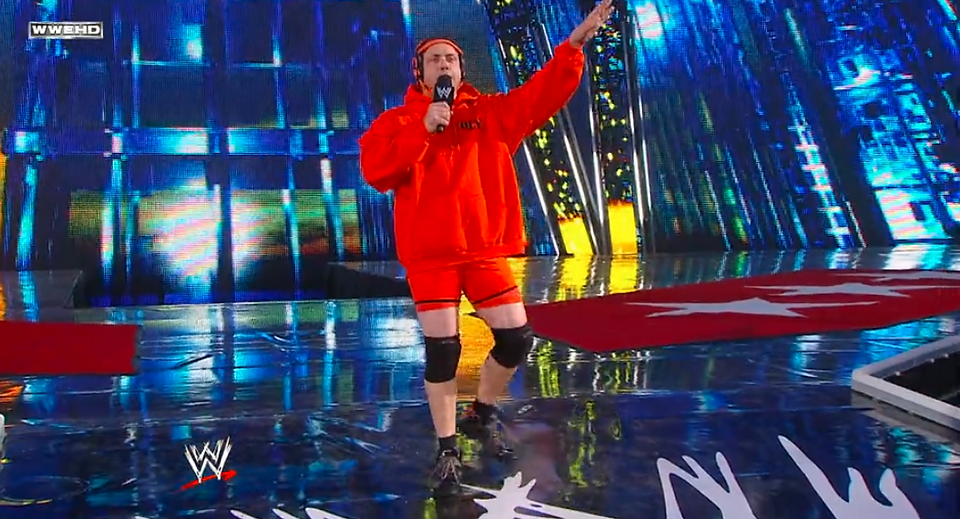 michael cole makes his entrance with a microphone in his hand at wwe wrestlemania 27