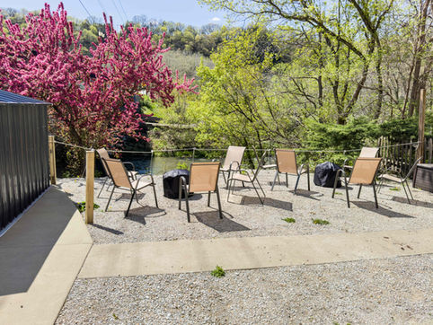 Hotel Backyard Seating Area with Firepit – Hotel Lanesboro