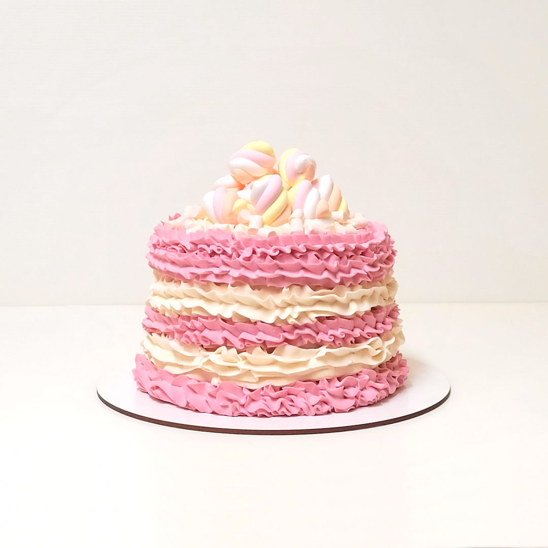 Pastel falso con nubes.