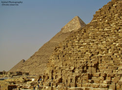 Pyramides