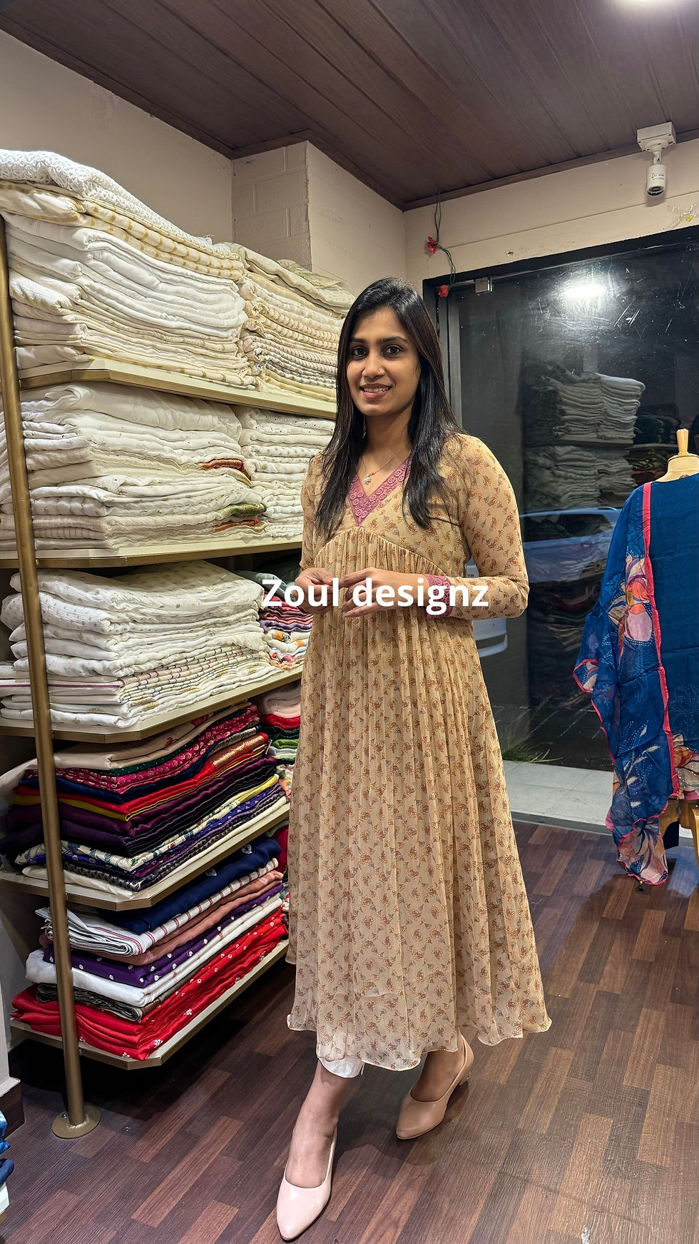 Thumbnail: Beige Aliya cut 