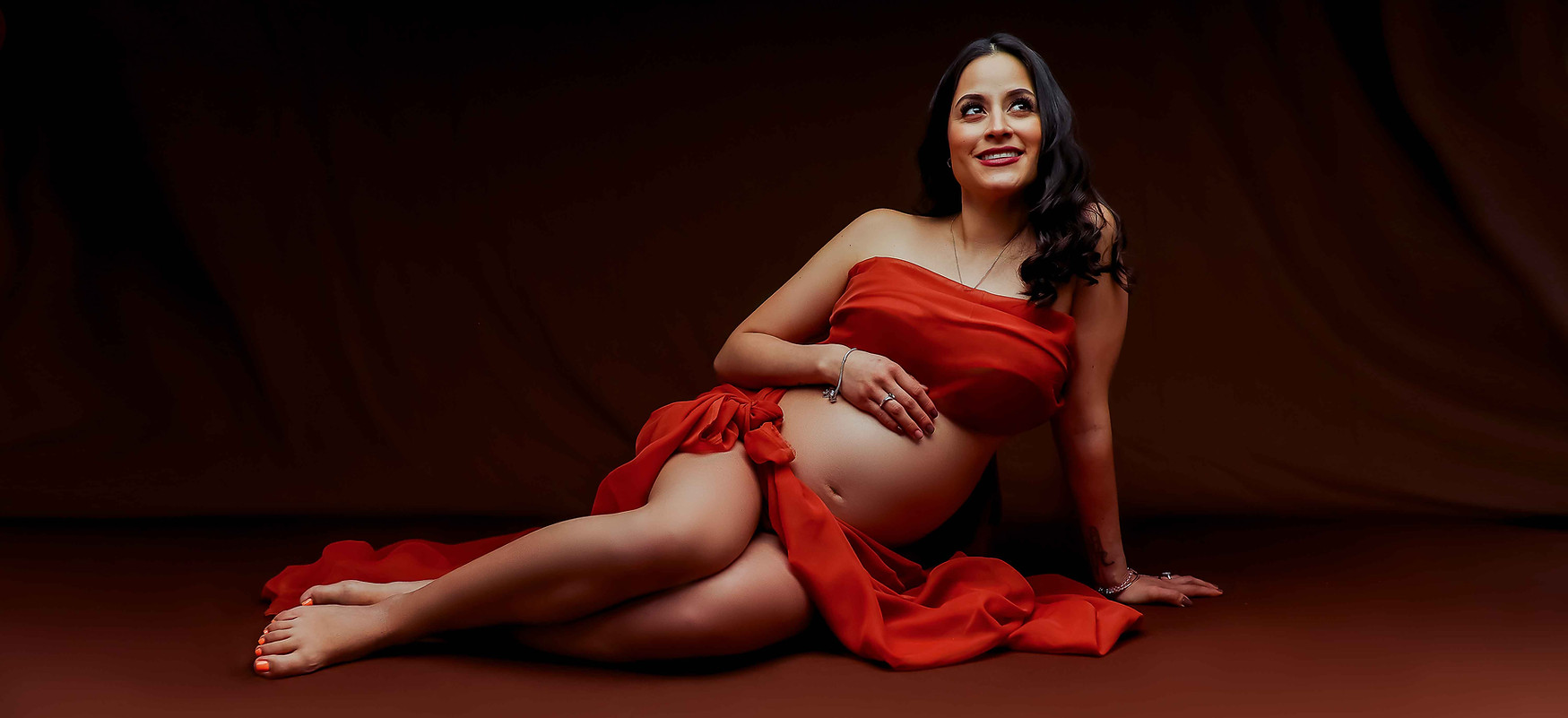 Yaneli Maternity-photos--photographer in I-Montgomery,-IL